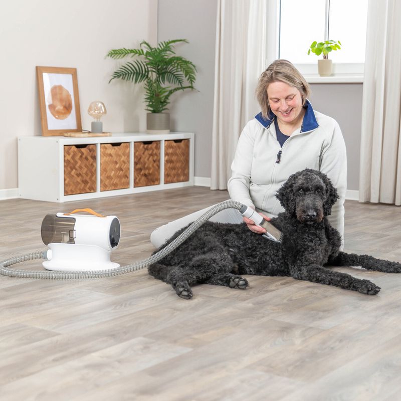 Trixie Grooming Kit, Staubsauger mit Schermaschine und Bürsten, 2 l, 600 W